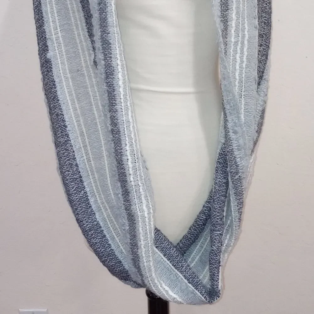 New! Shupaca Infinity Alpaca Scarf - Boucle - Gray Monochrome